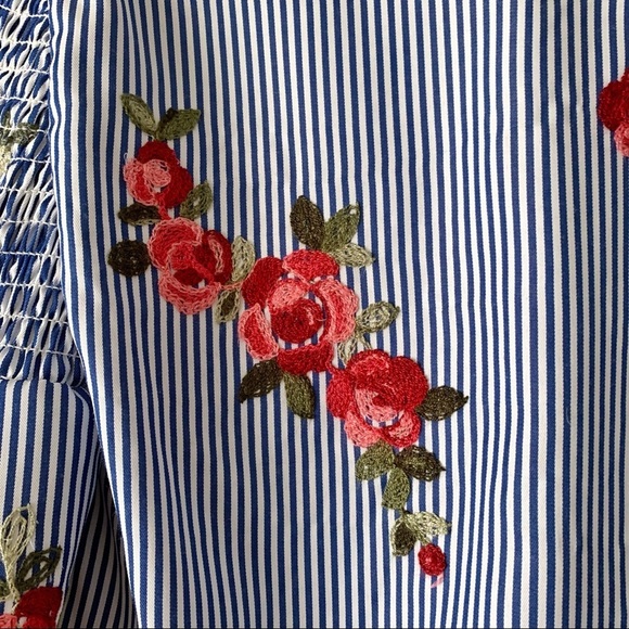 Cropped Blouse with Floral Embroidery - Picture 7 of 7